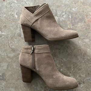 NWT Koolaburra by UGG heels W Amalea with Ortholite in size 9